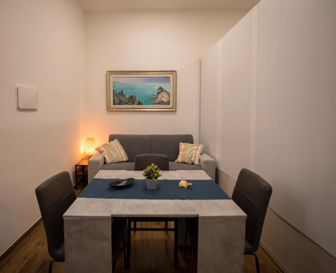 Dimora Francesca Apartment Salerno Exterior foto